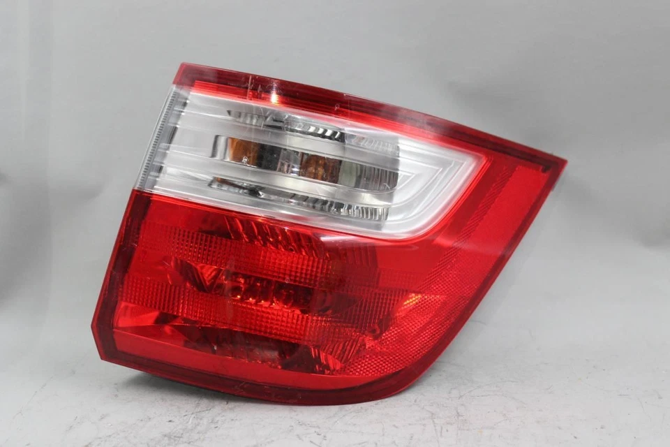 Lanterna traseira direita do passageiro montada em um quarto compatível com 2011-13 Honda Odyssey fabricante de equipamento original #41853 - Imagem 1 de 4