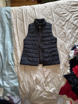 Chaleco acolchado negro Michael Kors para mujer Foto 1 de 4