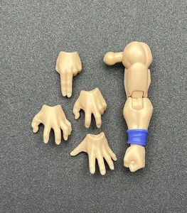 SH Figuarts Dragon Ball Z Super Saiyan Goku The Games Begin Left Arm & Hands - Picture 1 of 3