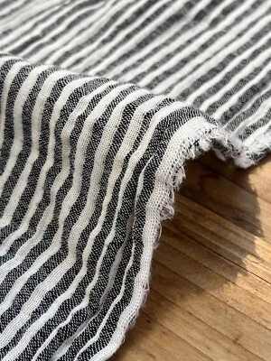 2 米黑色条纹双层薄纱面料 — 第 1/4 张图片