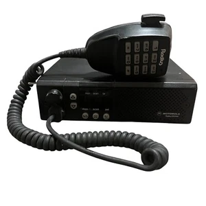 Motorola Radius GM300 2 Way Radio M44GMC20D3AA (UHF) w Microphone - Picture 1 of 9