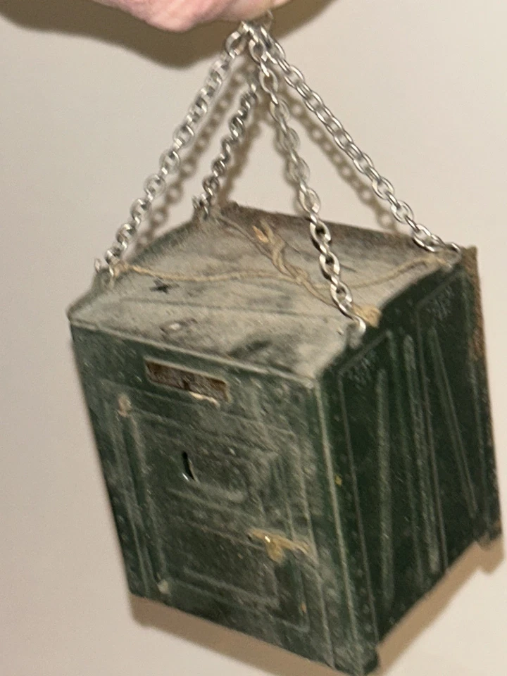 Vintage 100%~ ORIGINAL Lionel Prewar #205 Toy Metal Freight Container & Chains - Image 1 of 4