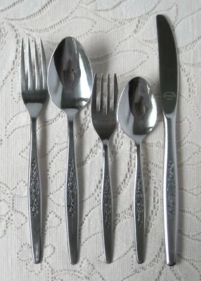 Talheres de aço inoxidável EVERBRITE 5 peças ajuste de lugar rosas duplas - Imagem 1 de 4