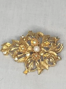 Vintage Flower Brooch Pin Unsigned Pearl Center Gold Metal 1960's Large - Picture 1 of 5