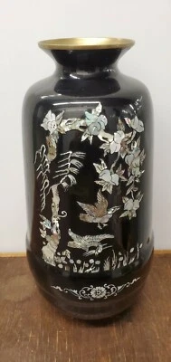 Jarrón de la dinastía china Han Sung esmalte negro y abulón sobre latón marcas estampadas Foto 1 de 4