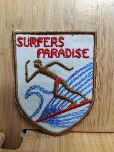 Cloth Badge / Patch π Souvenir SURFERS PARADISE π FREE POST - Picture 1 of 1