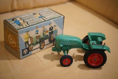 Cursor Güldner Sprinter T Modell Traktor Kunststoff sehr selten Originalkarton - Bild 1 von 4