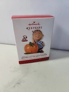 Peanuts Hallmark Linus Waiting For The Great Pumpkin 3rd In Happiness Is Peanuts - Picture 1 of 4
