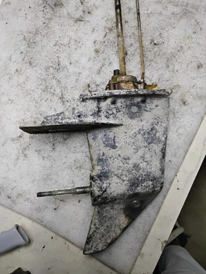 Caja de cambios unidad inferior larga Mercury 4 tiempos 8 hp 9,9 hp 20" 8833T27 95-2000 Kd Foto 1 de 4