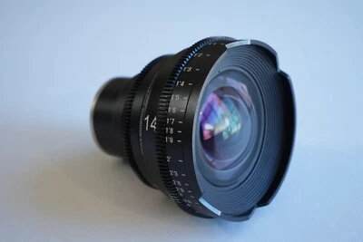 Lente Cine Prime de fotograma completo Rokinon XEEN 14 mm T3.1 para montaje Sony E Foto 1 de 4