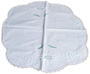Table Runner Embroidered White Cotton Green Leaves Crochet Edge Vintage 16"x19" - Picture 1 of 9