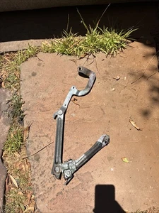 Mercedes W123 Right Passenger Hood Hinge 1238801077 1238870474 300TD 300D 300CD - Picture 1 of 1