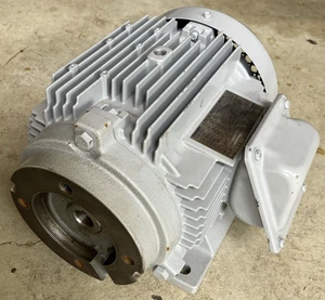 Toshiba 4 KW, 220 VAC, 3 Ph, 1710 U/min, 100L Rahmen, Elektromotor Buchse Welle - Bild 1 von 5