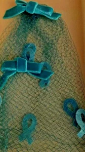 Vintage 1960s Aqua Blue Veil with Small Blue Velvet Bows - Picture 1 of 5