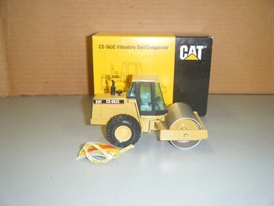 Compactador vibratorio de suelo Cat CS-563C con cabina-NZG-Edición de lanzamiento - Con caja Foto 1 de 4