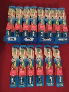(30) Packs w/Displays Oral B Complete Deep Clean Soft Toothbrush Factory Sealed - Picture 1 of 10