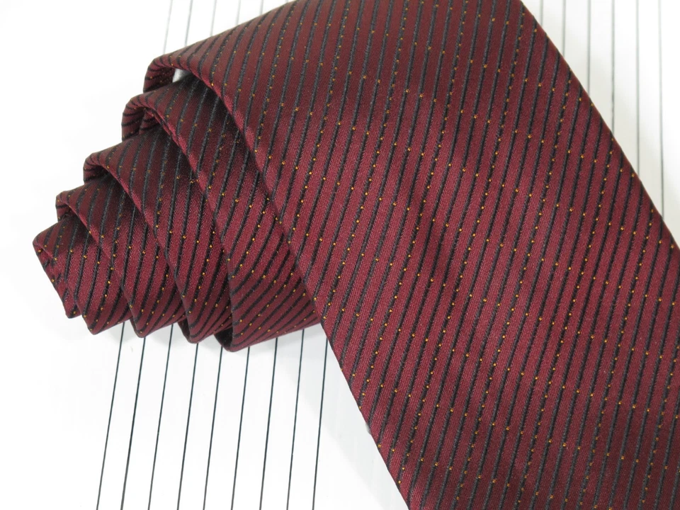 Corbata de seda Dior borgoña con manchas negras y doradas tejido de diamantes 57 x 3 3/8 Foto 1 de 3