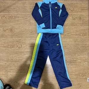 New Balance Jogger Set Kids Size 4T - Picture 1 of 8