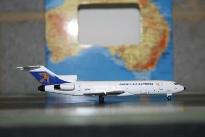 Aeroclassics 1:400 Pacific Air Express Boeing 727-200 VH-PAE Model Plane - Image 1 of 4