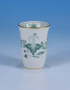 Meissen "Indisch grün" kl. Becher 2 Schleifstriche - Bild 1 von 2