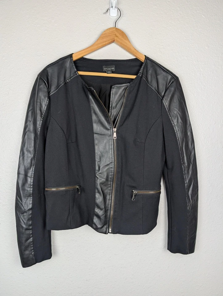 Chaqueta Ann Taylor Factory para mujer mediana negra imitación cuero moto bolsillos con cremallera Foto 1 de 4