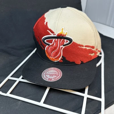 Chapéu Snapback Vintage Mitchell & Ness Miami Heat Madeira Clássicos NBA - Imagem 1 de 4