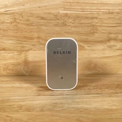 Adaptador de corriente USB Belkin F8Z121 blanco de 5 voltios solo para reproductor de MP3 Apple iPod Foto 1 de 3