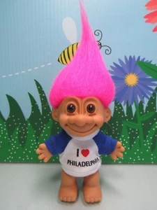 I LOVE PHILADELPHIA - Bambola Troll Russ 5" - NUOVO STOCK NEGOZIO con PICCOLI DANNI - Foto 1 di 11