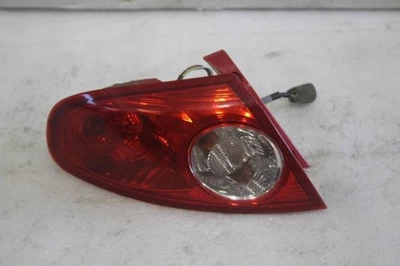 Luz trasera izquierda Suzuki Reno 2008 montada en cuarto Foto 1 de 4