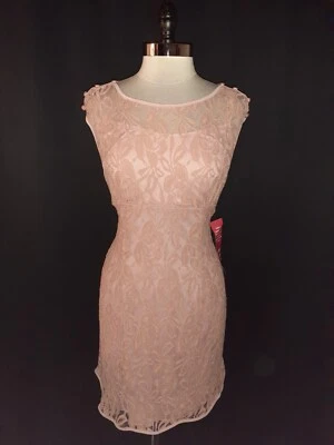 NUEVO EN FOCUS STUDIO Vestido Vaina Rosa Floral Encaje Manga Gorra Foto 1 de 4