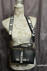 Modische Handtasche SEE YOU LOVE kleine Umhängetasche schwarz mit weißen Buchstaben - Bild 1 von 12