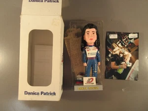 SIGNIERTE 2006 Danica Patrick Milwaukee Mile Figur mit signiertem Foto - Bild 1 von 2