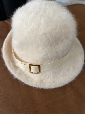 De colección KANGOL Sombrero Cubo Linda Angora Mezcla Marfil Sombrero Hecho en Inglaterra Difuso Foto 1 de 4