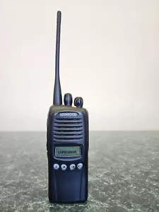Transceptor Kenwood TK-3180-K2 UHF FM con antena y batería usada - Imagen 1 de 8