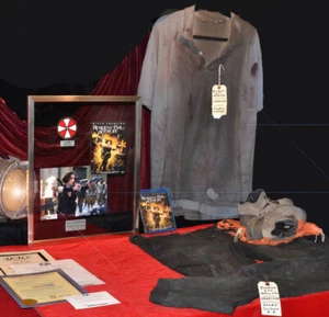 HALLOWEEN Resident Evil ZOMBIE Movie Costume COA, Signed JOVOVICH Autograph, DVD - Picture 1 of 15