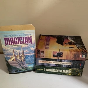 Raymond E Feist Book Bundle x 4 Paperback Mixed Lot Vintage Fantasy Sci-Fi - Imagen 1 de 7