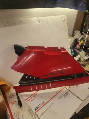 Cubierta lateral trasera de plástico roja OEM Honda Elite 80 Ch80 Foto 1 de 4