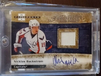 2007 Fleer Hot Prospects Niklas Backstrom RC Auto Patch # 10/25 - Image 1 of 4