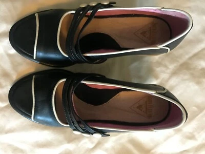 Pinups John Fluevog Miss April negro/blanco talla 6 Foto 1 de 4