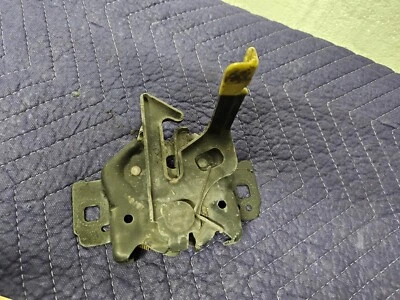 Conjunto de pestillo de capó para Ford Mustang 2005 OEM Foto 1 de 2