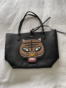 Essentiel Antwerpen große schwarze Tragetasche Tiger Design brandneu ohne Etikett metallic rosa innen - Bild 1 von 11