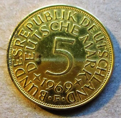 1969 BUNDESREPUUBLIK DEUTSCHLAND 5 DEUTSCHE MARK GOLD PLATED COIN. - Image 1 of 2
