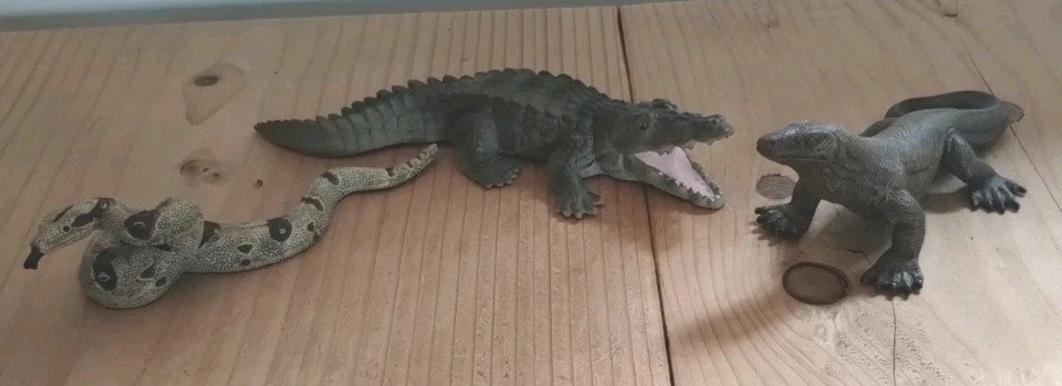 Schleich Komodo Dragon Alligator  Snake Animal Figure - Image 1 of 4