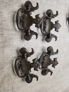 4 Brass Ornate Batwing Design Furniture, Cabinet Or Drawer Pulls Signed B-111-0 - Foto 1 di 12