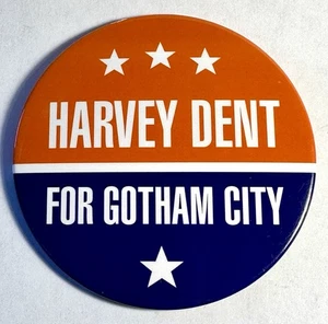 BATMAN DARK KNIGHT MOVIE PROP BUTTON & LIMITED EDITION BUTTON SET - Picture 1 of 2