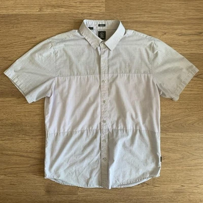 Camisa Volcom blanca y crema abotonada pequeña mancha que no se nota #volcom Foto 1 de 3