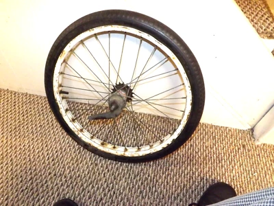 1965 SCHWINN STINGRAY JR RARE OEM 20" S-7 WHITE W/STRIPES REAR  RIM W/BENDIX HUB - Image 1 of 4