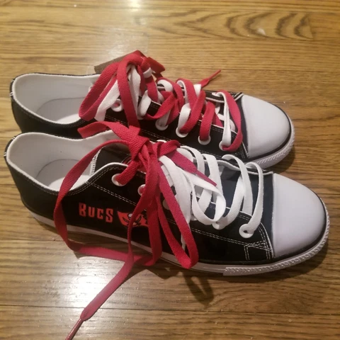 Brand new Tampa Bay buccaneers women's shoes size 8.5 Cover