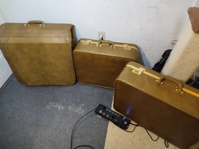 Juego de 3 Equipajes LARK Marrón y Dorado Años 50 De Colección, 2 con Cerradura Combo **USADO EN EXCELENTE ESTADO Foto 1 de 4