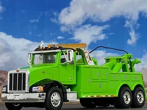 1/64 SPECCAST LIME GREEN/BLACK 385 PETERBILT WRECKER TOW TRUCK - Picture 1 of 4